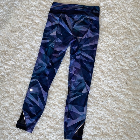 Lululemon Leggings with Zipper Pockets - Picture 4 of 6